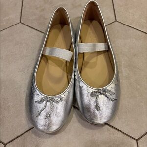 Mini Boden Metallic Silver Ballet Flats with Bow Detail size EU 33, or US 1.5
